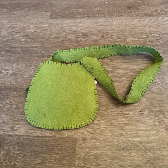 Pure Wool Needle Felted Children Garden Finger Puppet Handbag
Bee Ladybug Daisy - Picture 4 of 5